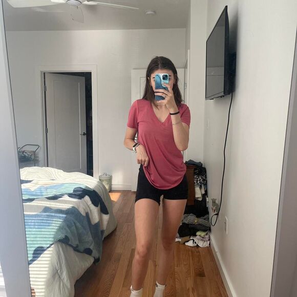 Lululemon Women's Pink and White T-shirt - Picture 3 of 4